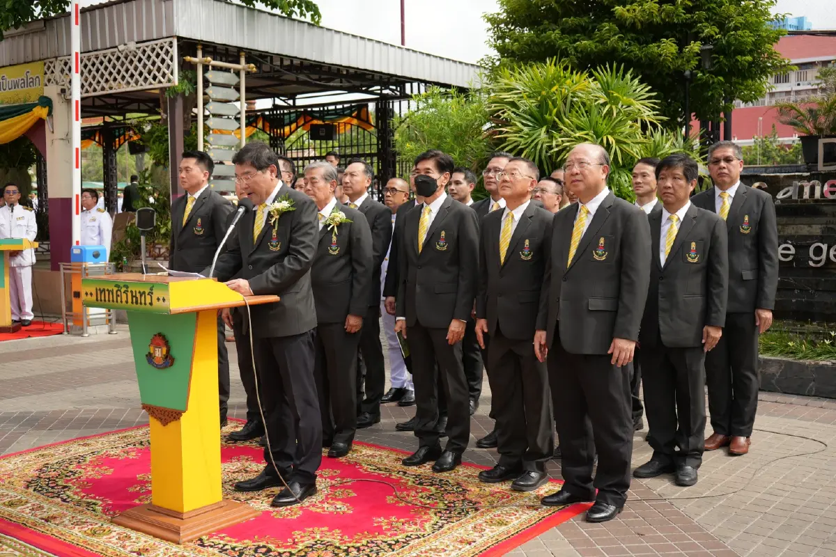 "สมาคมนักเรียนเก่าเทพศิรินทร์"จัดพิธีวางพวงมาลาถวายราชสักการะ
