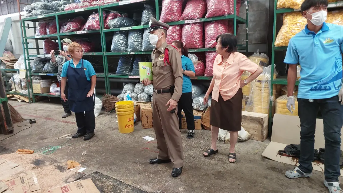 ถังหม้อกรองน้ำมันหล่อลื่นระเบิด ฝาถังกระเด็นใส่คนงาน เจ็บสาหัส