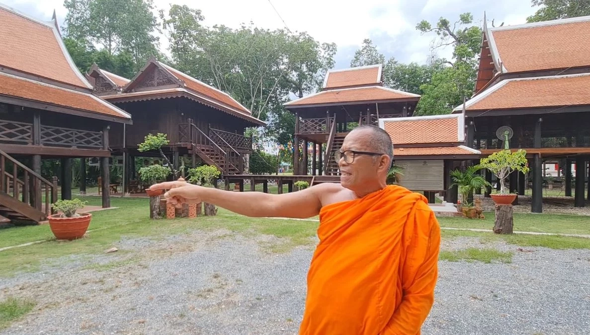 เปิดกุฏิเรือนแพโคตรผีดุแห่งวัดลาย ทำเป็นห้องสมุดให้พระ-ญาติโยม ศึกษาธรรมะ