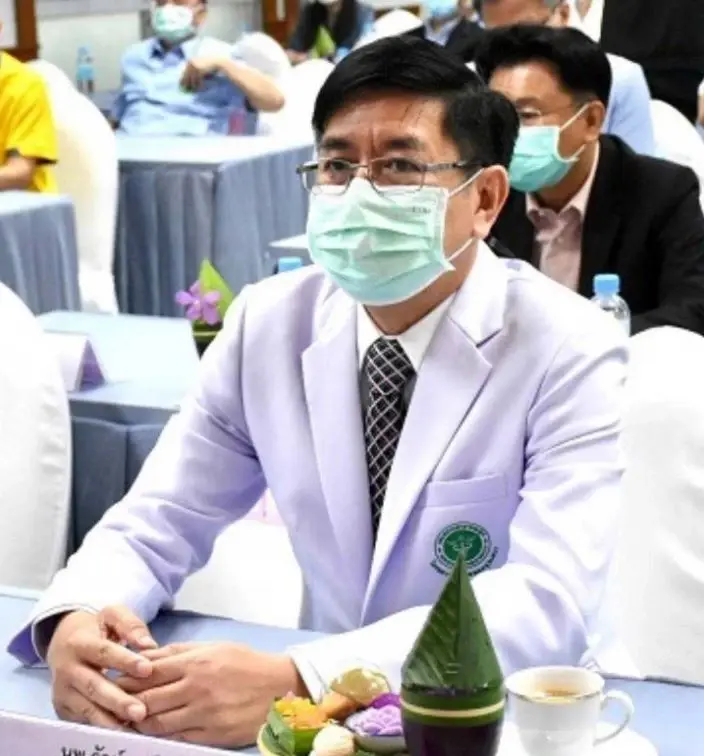 เปิดสภาพถนน จุด "หมอมีน" เกิดอุบัติเหตุ จนท.เร่งติดป้ายเตือน-ไฟกะพริบ