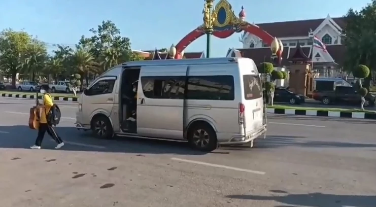 โชเฟอร์รถตู้รับส่งนักเรียน จ.ชัยภูมิ แฉจ่ายส่วยเทอมละ 5 พัน แลกยัดเด็กเพิ่ม