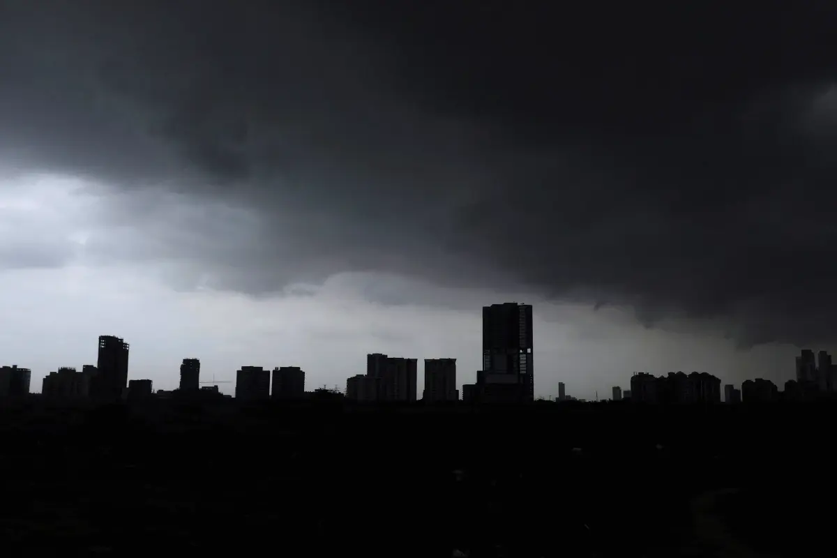 พายุไซโคลนขึ้นฝั่ง ทำฝนตกหนักในอินเดีย-ปากีสถาน