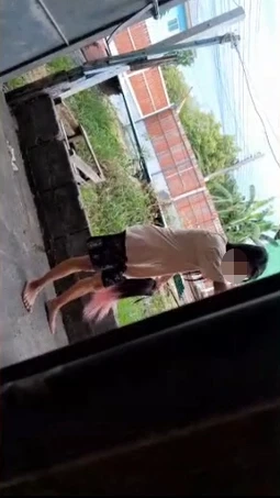 น.ส.รัตน์ติยา ขณะทำร้ายลูกชายวัย 4 ขวบ