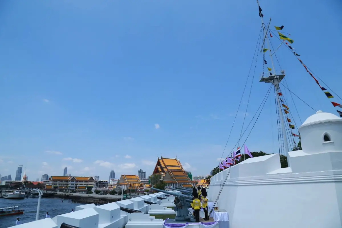 "ทร." ยิงสลุตหลวงเฉลิมพระเกียรติ สมเด็จพระนางเจ้าฯ พระบรมราชินี (คลิป)