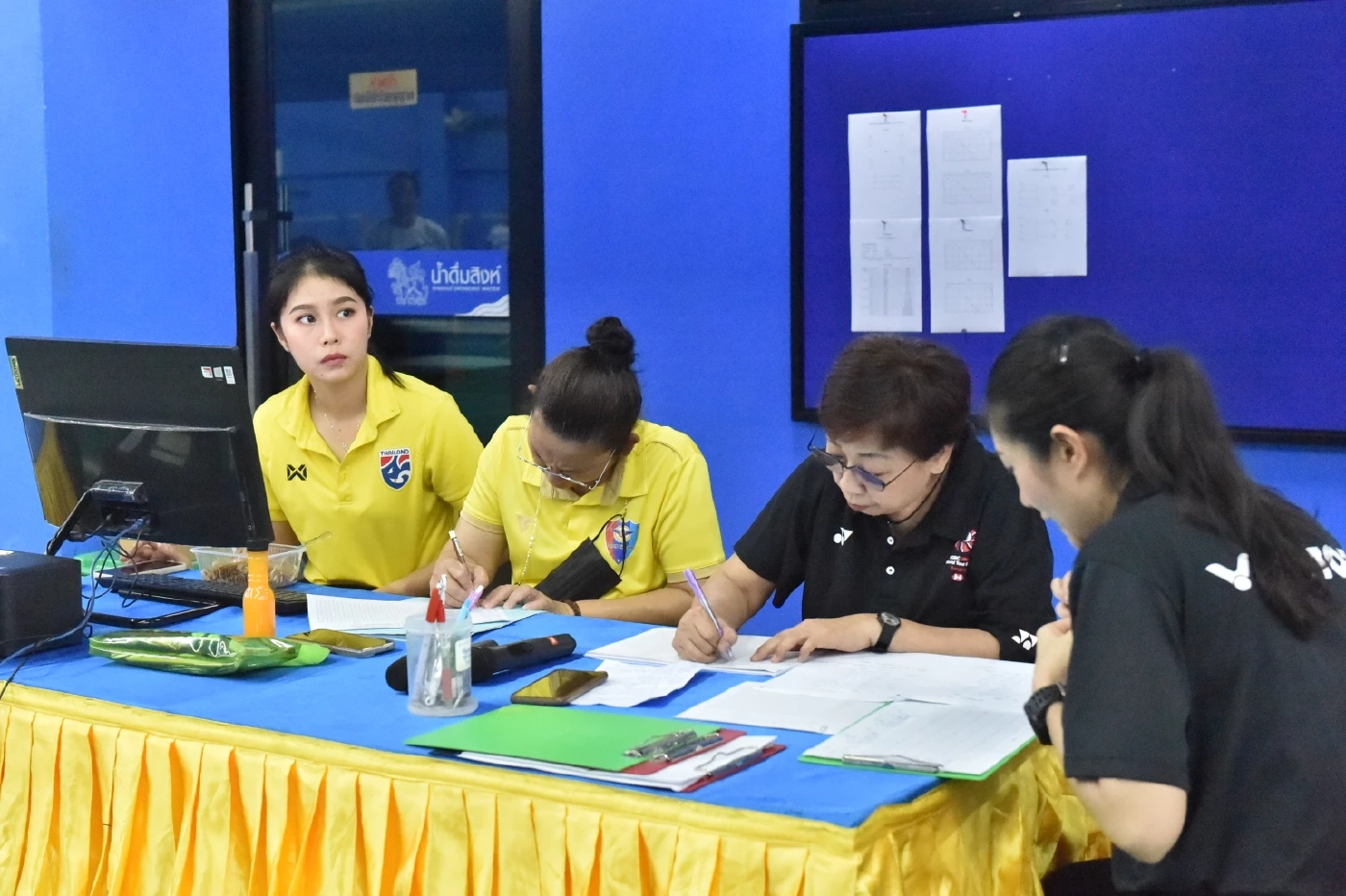 รวมดาวดังทีมชาติเพียบ "พล.ต.กฤตพันธุ์" เยี่ยมชมการแข่งขันแบดฯกองทัพไทย ครั้งที่ 53