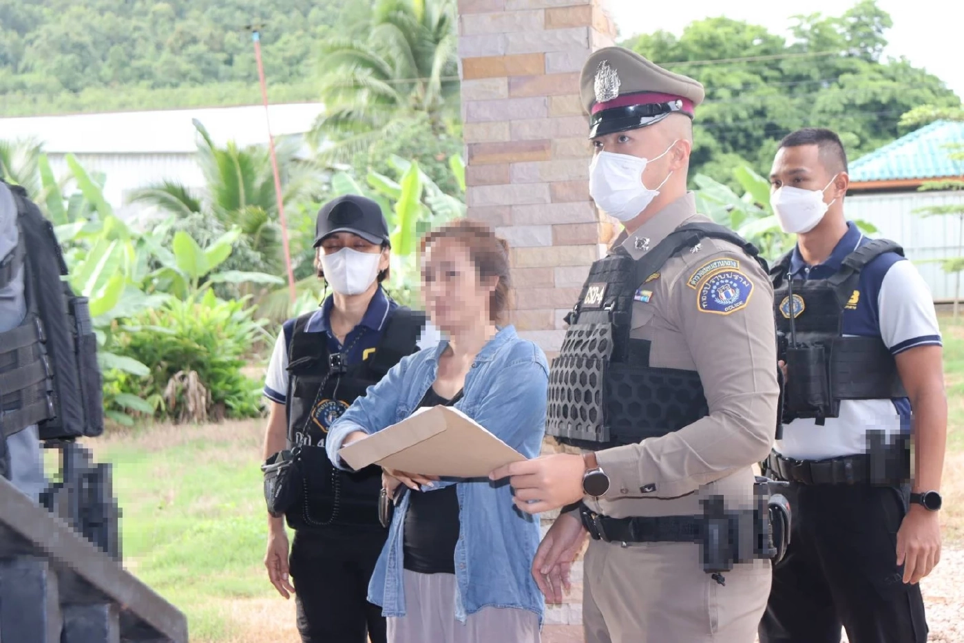 บุกรวบ 2 ตัวการเครือข่ายหลอกดาวน์รถป้ายแดง ส่งขายเมียนมา