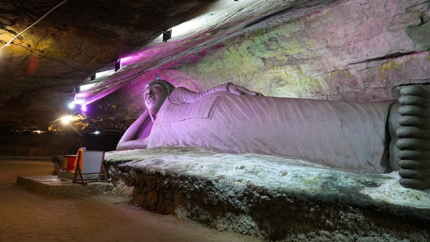 ชวนเที่ยว "ถ้ำน้ำลอดเขาแดง" ชมความงามหินงอกหินย้อย สร้างสรรค์โดยธรรมชาติ