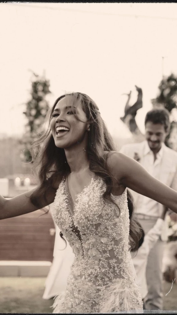 "เมญ่า" เผยโมเมนต์วิวาห์สุดหวานกับสามีตาน้ำข้าว พร้อมโชว์ทะเบียนสมรส