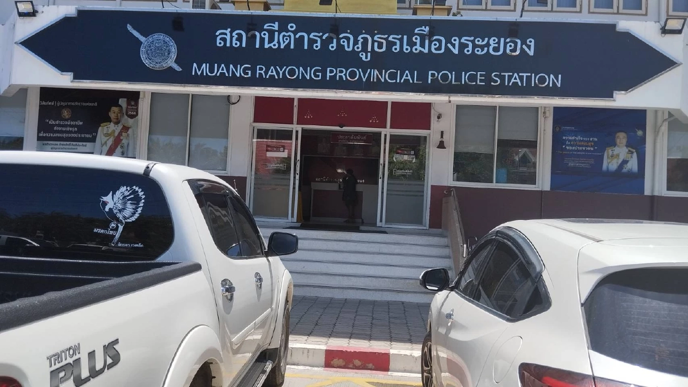 ตร.ตั้ง 2 ข้อสงสัย เก๋งแม่บ้าน อบต.แลง ขับปาดหน้ารถกู้ชีพกระทันหัน