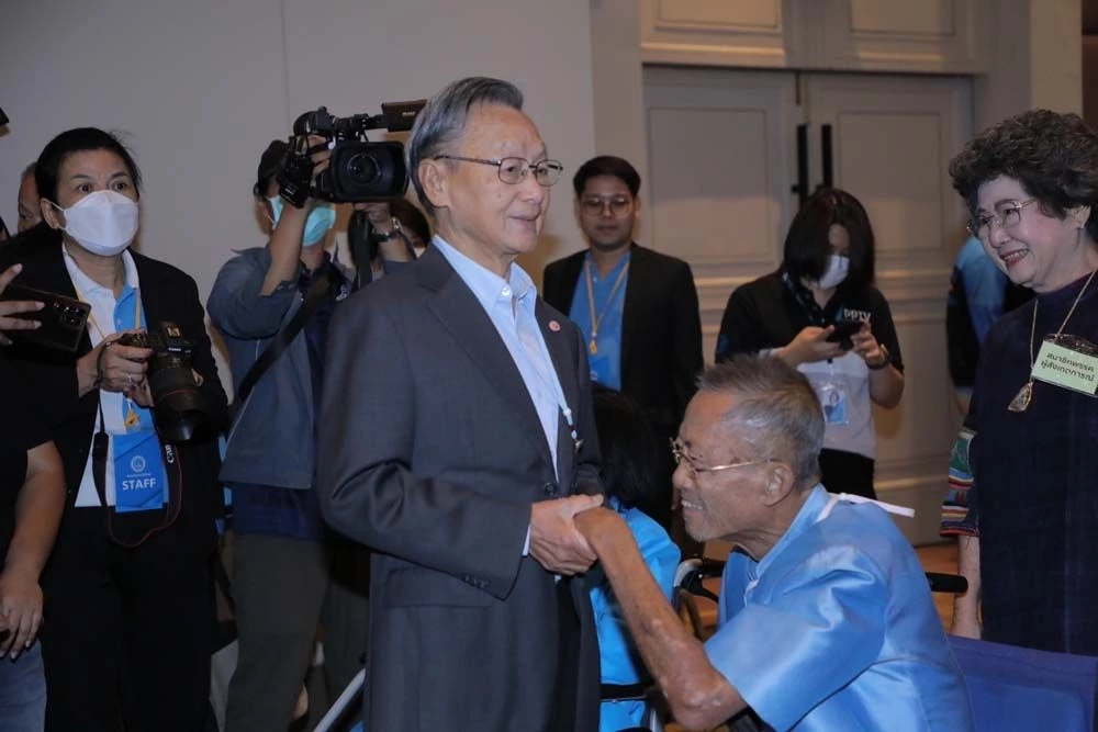 เปิดเบื้องหลังสาเหตุ เลือกตั้งหัวหน้าพรรคประชาธิปัตย์ ล่ม!