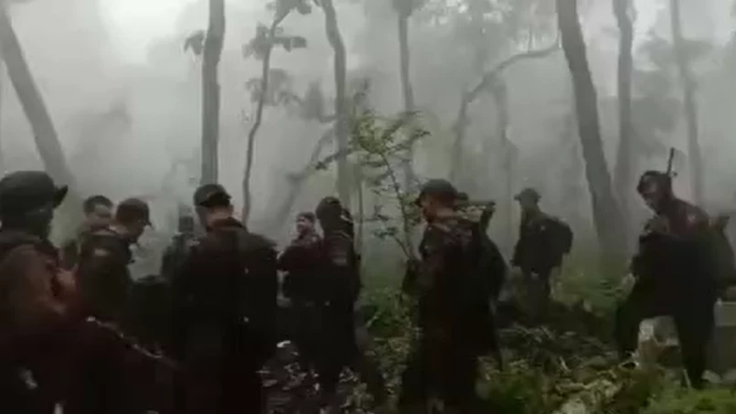 เปิดคลิปรบเดือด "รัฐคะยา" ชาวบ้านหนีตาย เมียนมาใช้เครื่องบินรบเข้าถล่ม