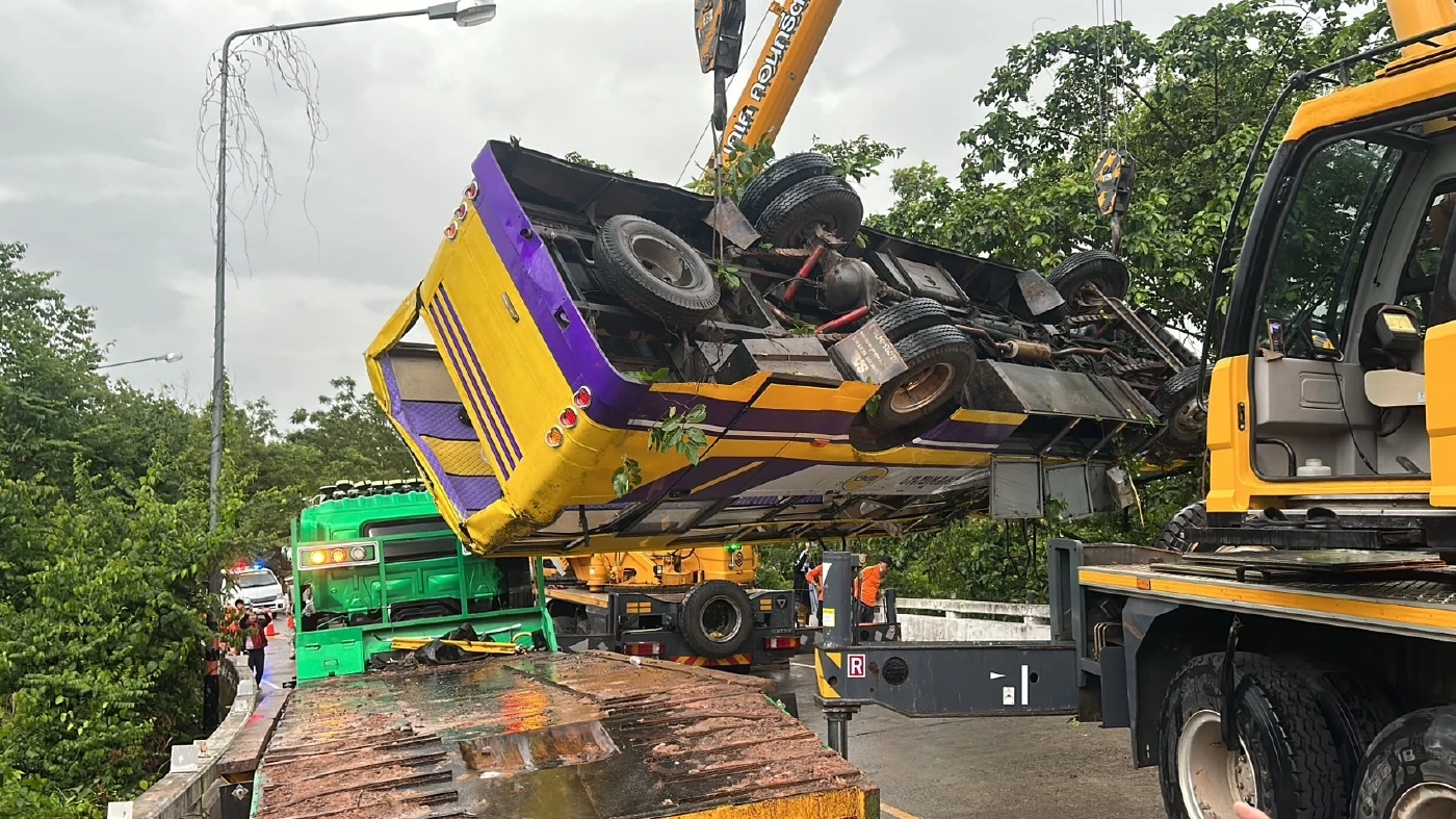 กรมขนส่ง ตรวจสภาพรถบัสรับส่งนักวิ่ง ดิ่งเหวดับ 4 พบเป็นรถปลดประจำการกองทัพ