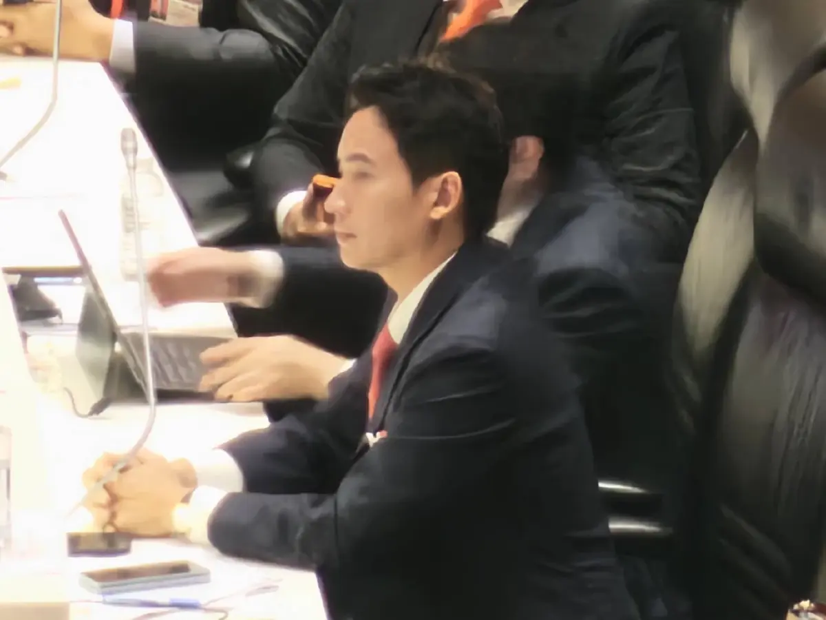 พิธา ลิ้มเจริญรัตน์  หัวหน้าพรรคก้าวไกล แคนดิเดตนายกฯ 