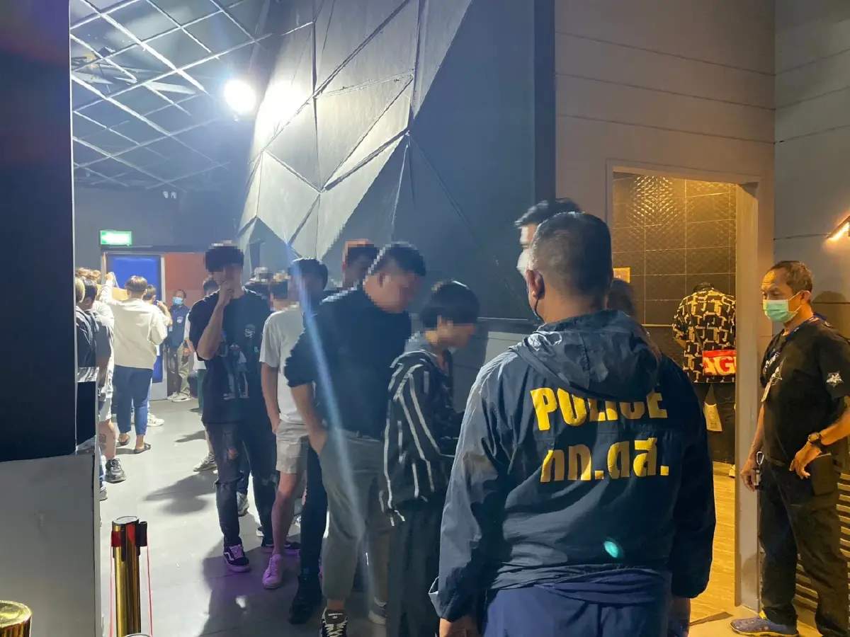 บุกตรวจ MADIX CLUB ย่านรัชดา ไม่มีใบอนุญาต เปิดเกินเวลา ฉี่ม่วง