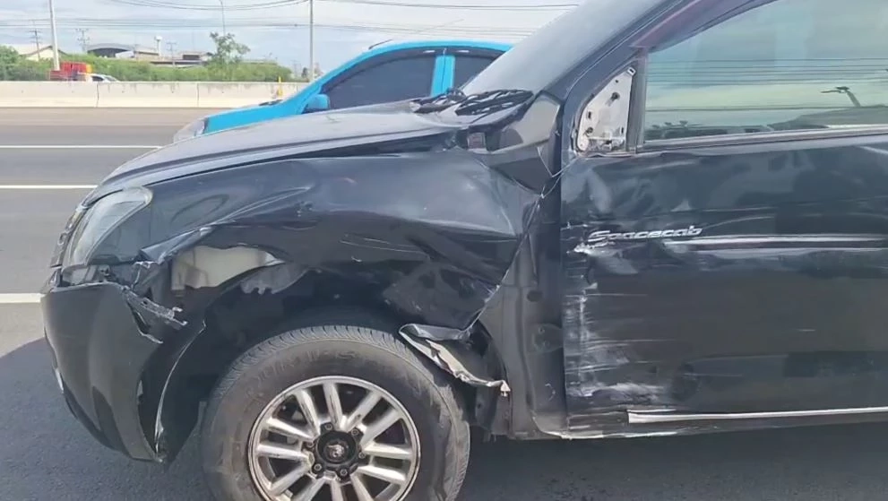 ก๊วนบิ๊กไบค์ ขี่ล่องใต้วันหยุด ถูกกระบะเลี้ยวตัดหน้าเข้าปั๊ม พุ่งชนกระเด็น