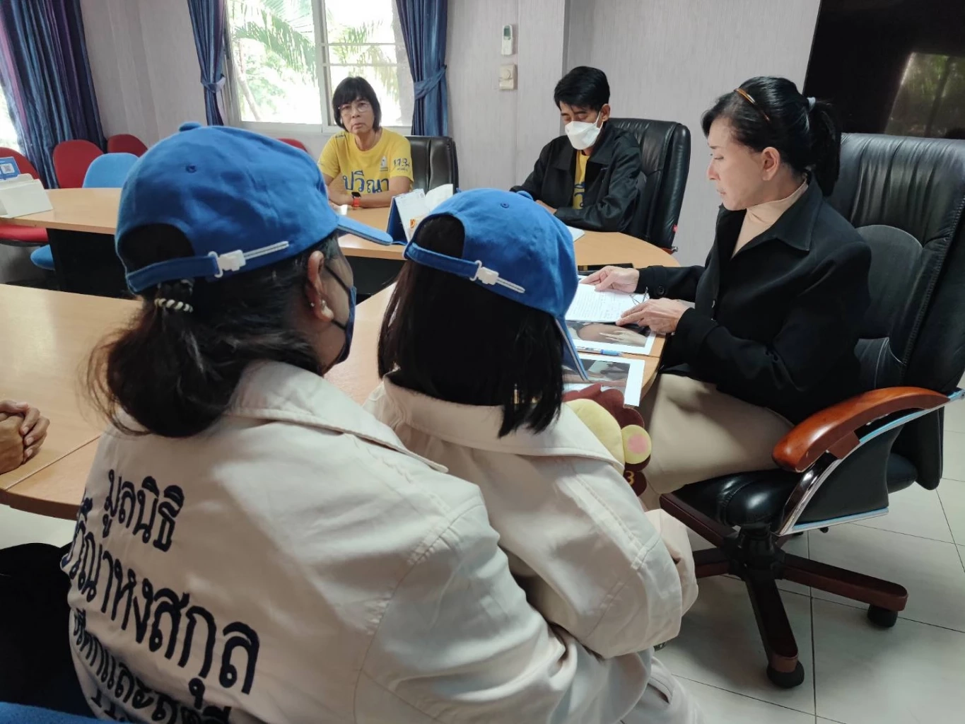 ทำได้ลง! แม่ติดยา ทิ้งลูก 8 ขวบไว้ที่ร้านอาหาร โชคดีพลเมืองดีเข้าช่วยเหลือ