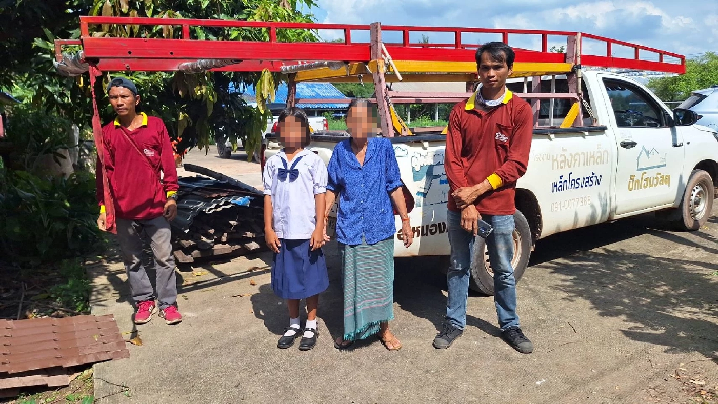 วอนช่วย ครูอุดรฯ โพสต์สงสาร 2 ยายหลาน บ้านหลังคารั่ว ห้องน้ำลมโชยไม่มีหลังคา