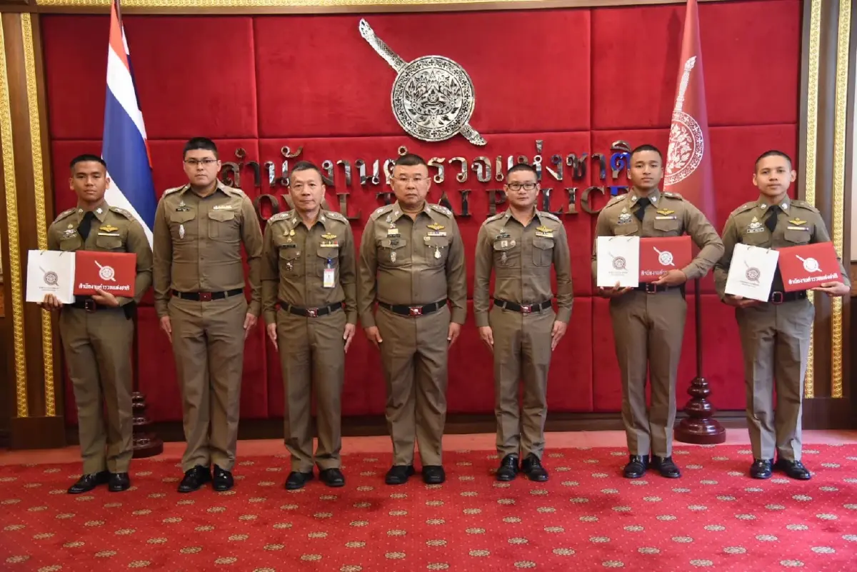 “บิ๊กเด่น”มอบรางวัล ตำรวจช่วยผู้สูงอายุจากเหตุเพลิงไหม้