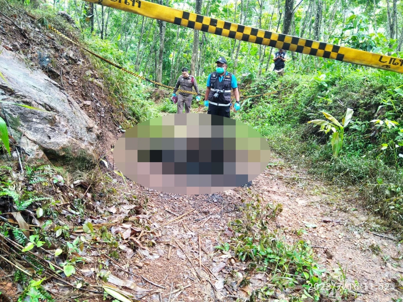 สุดเหี้ยม! พบร่างถูกสังหารหมู่ 4 ศพ กลางป่ายางที่ชุมพร