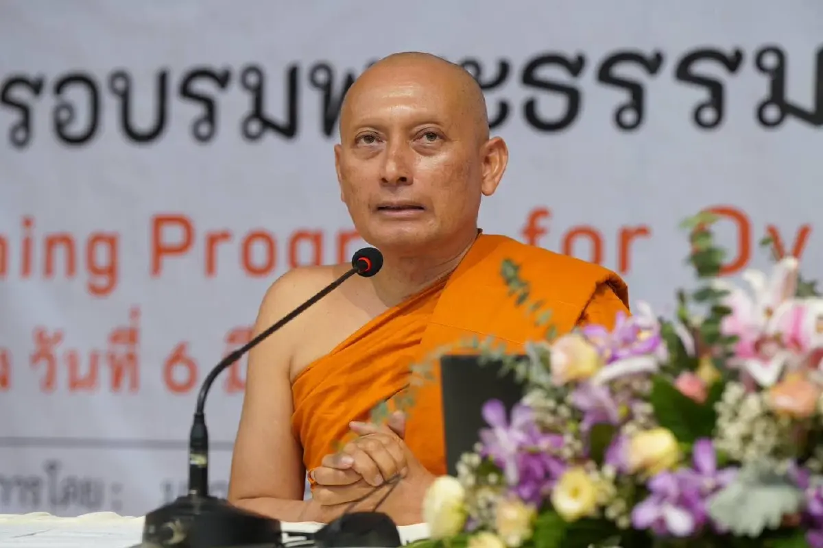 "พระวิระชัย" ถอนฟ้อง "บิ๊กแป๊ะ" อดีตผบ.ตร. พร้อมอดีตตำรวจหลายนาย