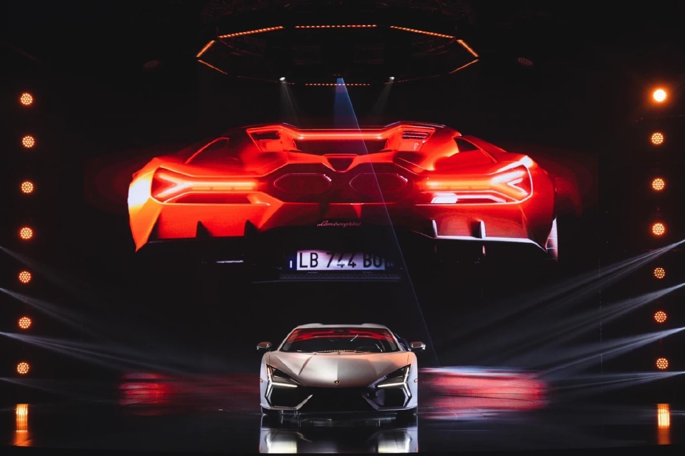 เปิดตัวกระทิงดุ "LAMBORGHINI REVUELTO" ซูเปอร์สปอร์ตคาร์ปลั๊กอินไฮบริด