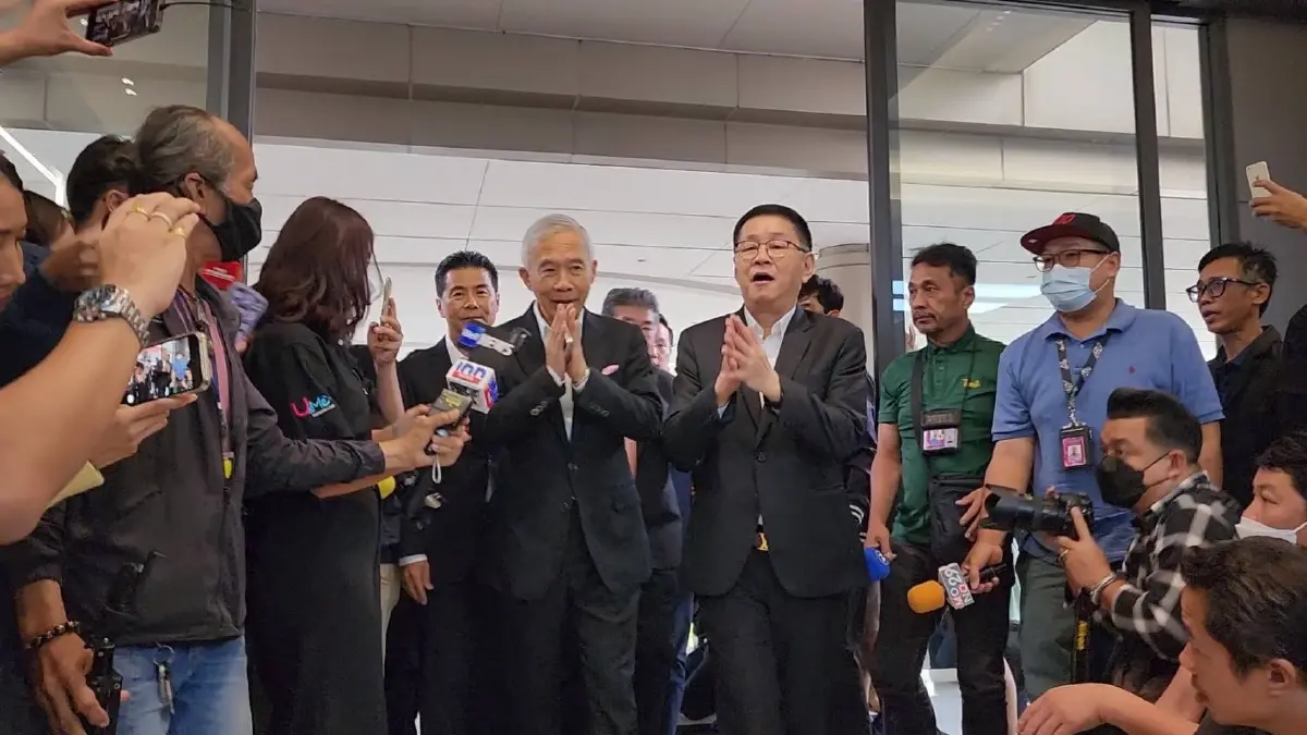 "สุวัจน์"นำทีมชพก.ร่วมถกเพื่อไทยหาทางออกประเทศ