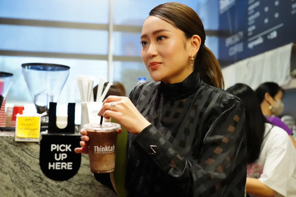 "อุ๊งอิ๊งค์" ให้กำลังใจ "พิธา"
