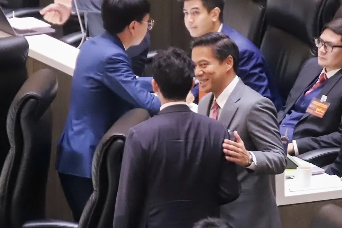 "สุริยะ" เผย เพื่อไทย เล็งถก 8 พรรคร่วมหลัง "พิธา" วืดเก้าอี้นายกฯ