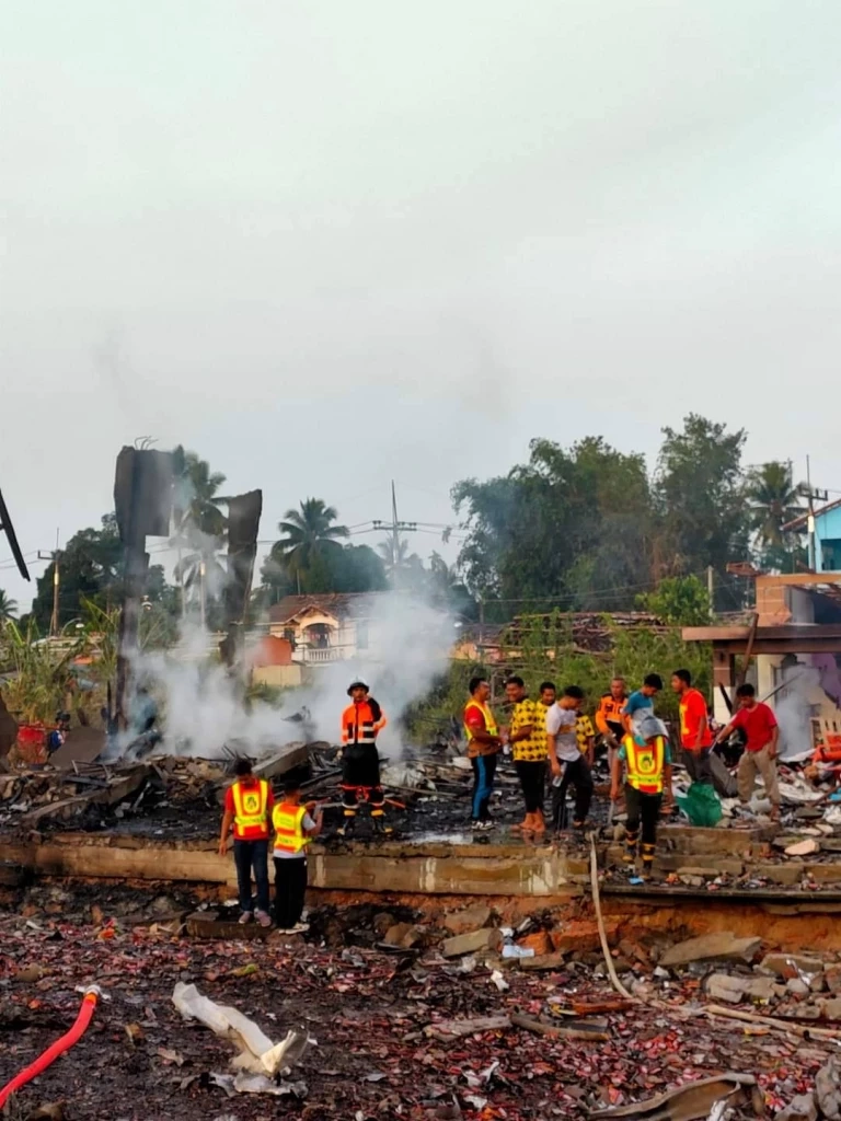 ชาวบ้านทำใจไม่ได้ เหตุโกดังประทัดบึ้มกลางตลาดมูโนะ ไม่ยอมทิ้งบ้านไปไหน