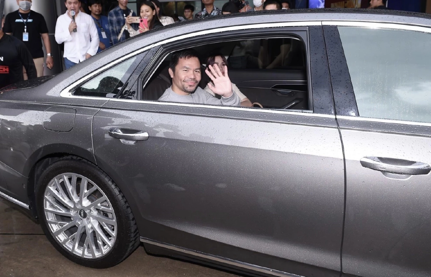 "ปาเกียว" ถึงเมืองไทยแล้ว ก่อนร่วมแถลงข่าวดวล "บัวขาว" 