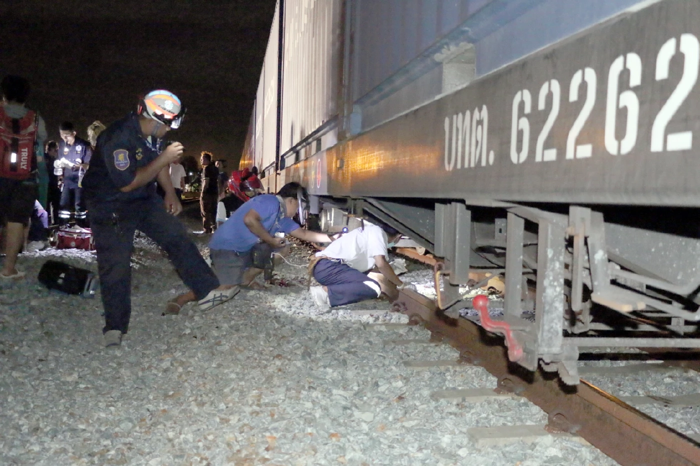 สาวเมาหลับพาดรางรถไฟ ม้าเหล็กขยี้ขาขาดสองข้าง รอดปาฏิหาริย์