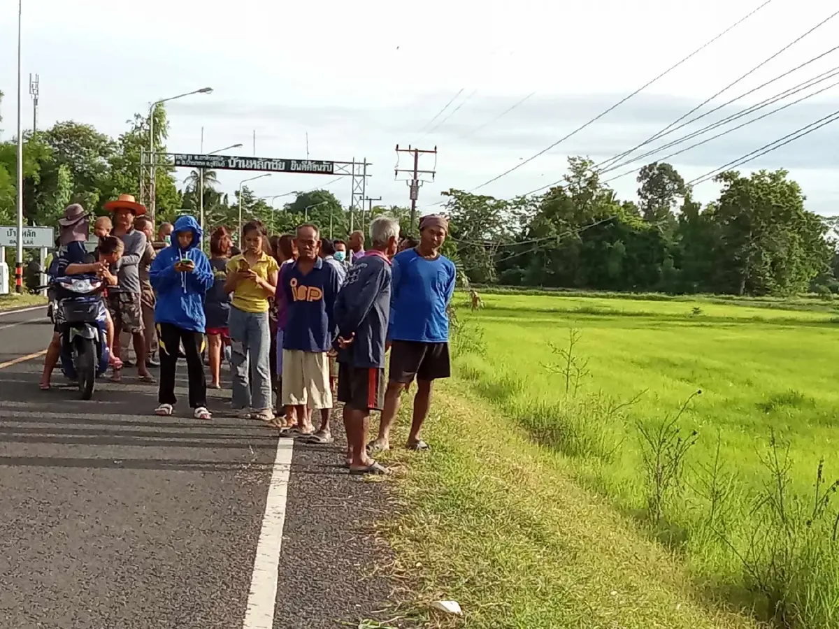 หนุ่มใหญ่ไปงานศพต่างหมู่บ้าน สุดท้ายเจอถูกฆาตกรรมอำพรางริมทางใกล้โรงพัก