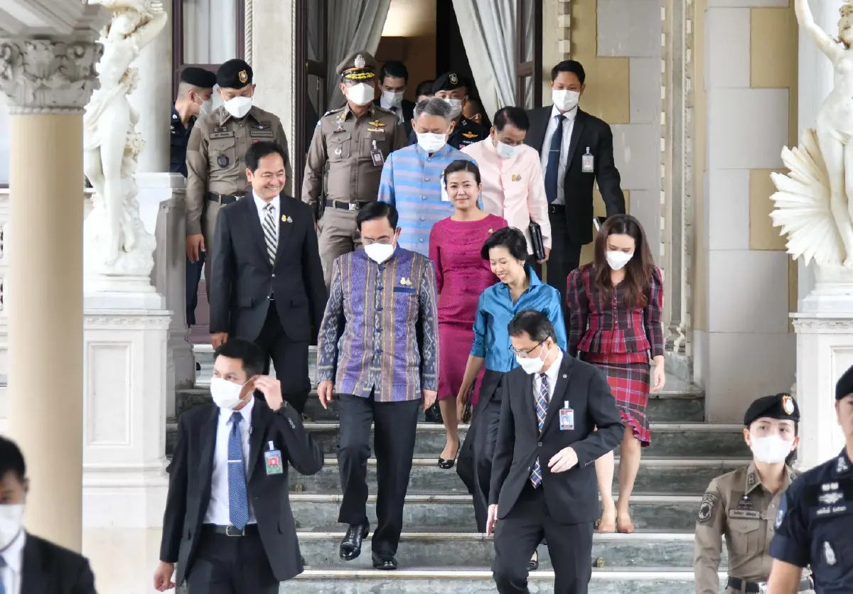 เตรียมสั่งลา! "นายกรัฐมนตรี" ทยอยเก็บของใส่กล่อง เตรียมขนออกจากตึกไทยคู่ฟ้า