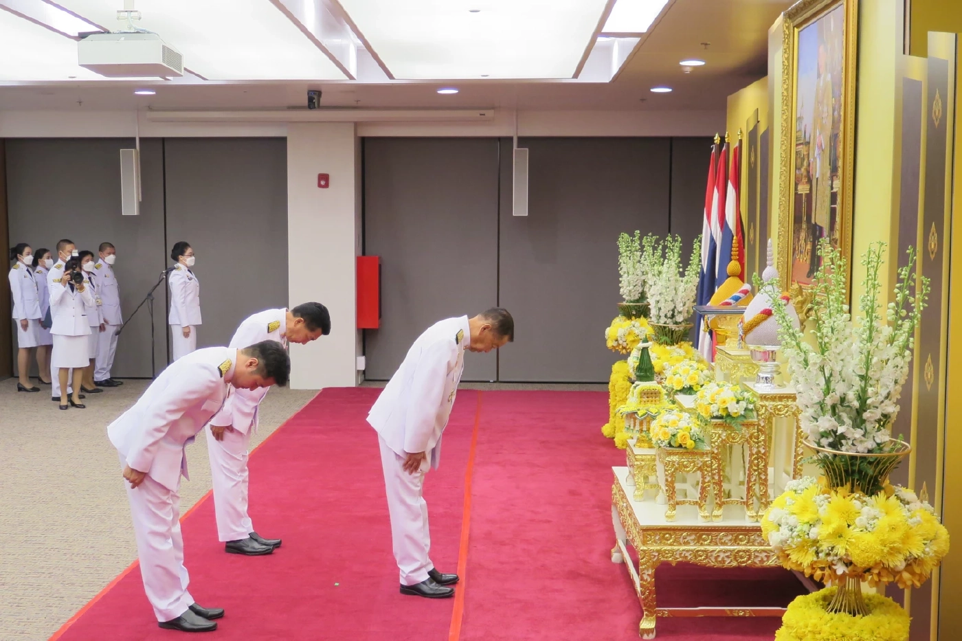 พระบรมราชโองการโปรดเกล้าฯ แต่งตั้งประธานและรองประธานสภาผู้แทนราษฎร