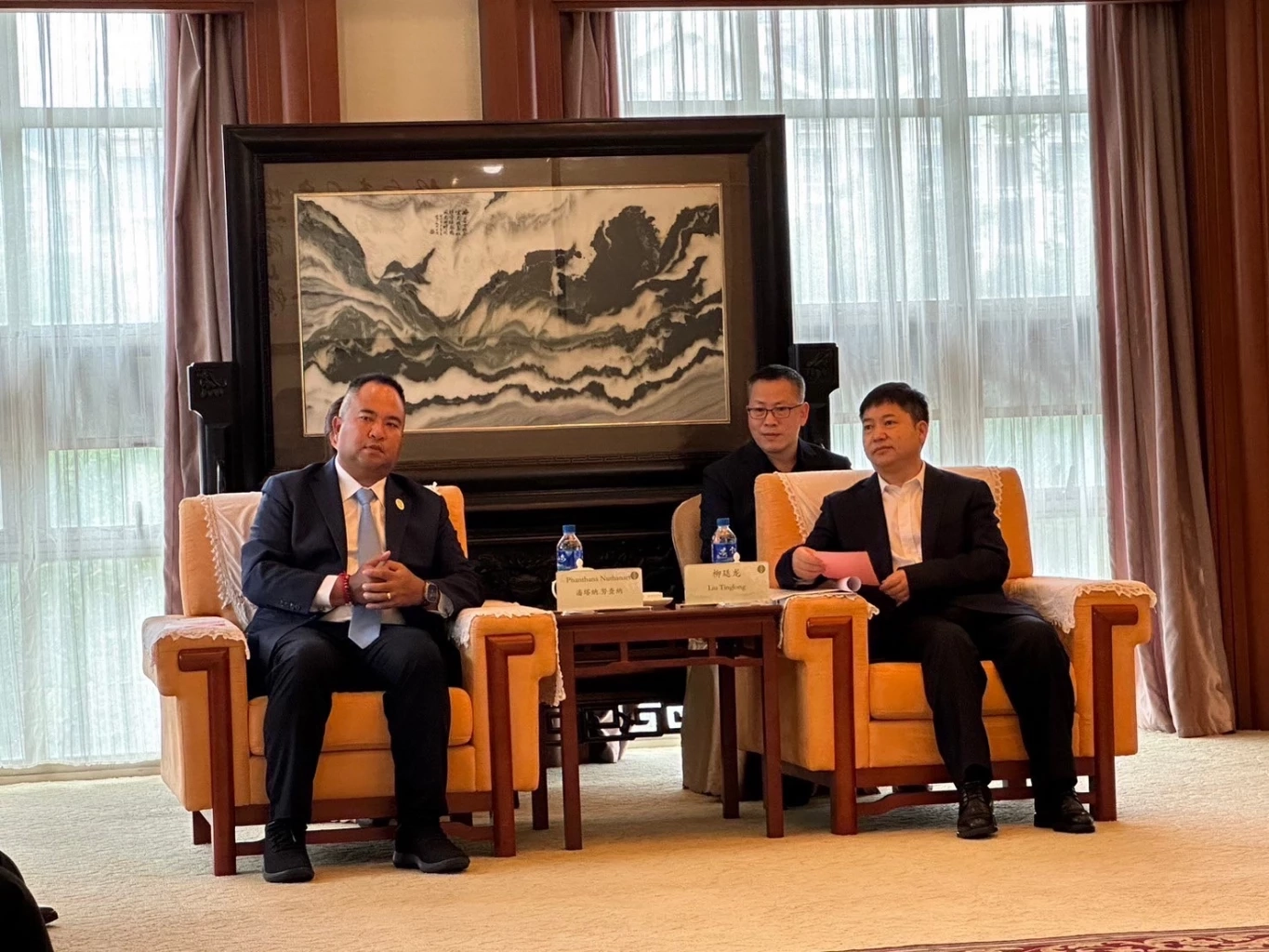 ตม. ร่วมถก ตำรวจจีน แลกเปลี่ยนข้อมูลป้องกัน จีนเทา หลบหนีเข้าไทย