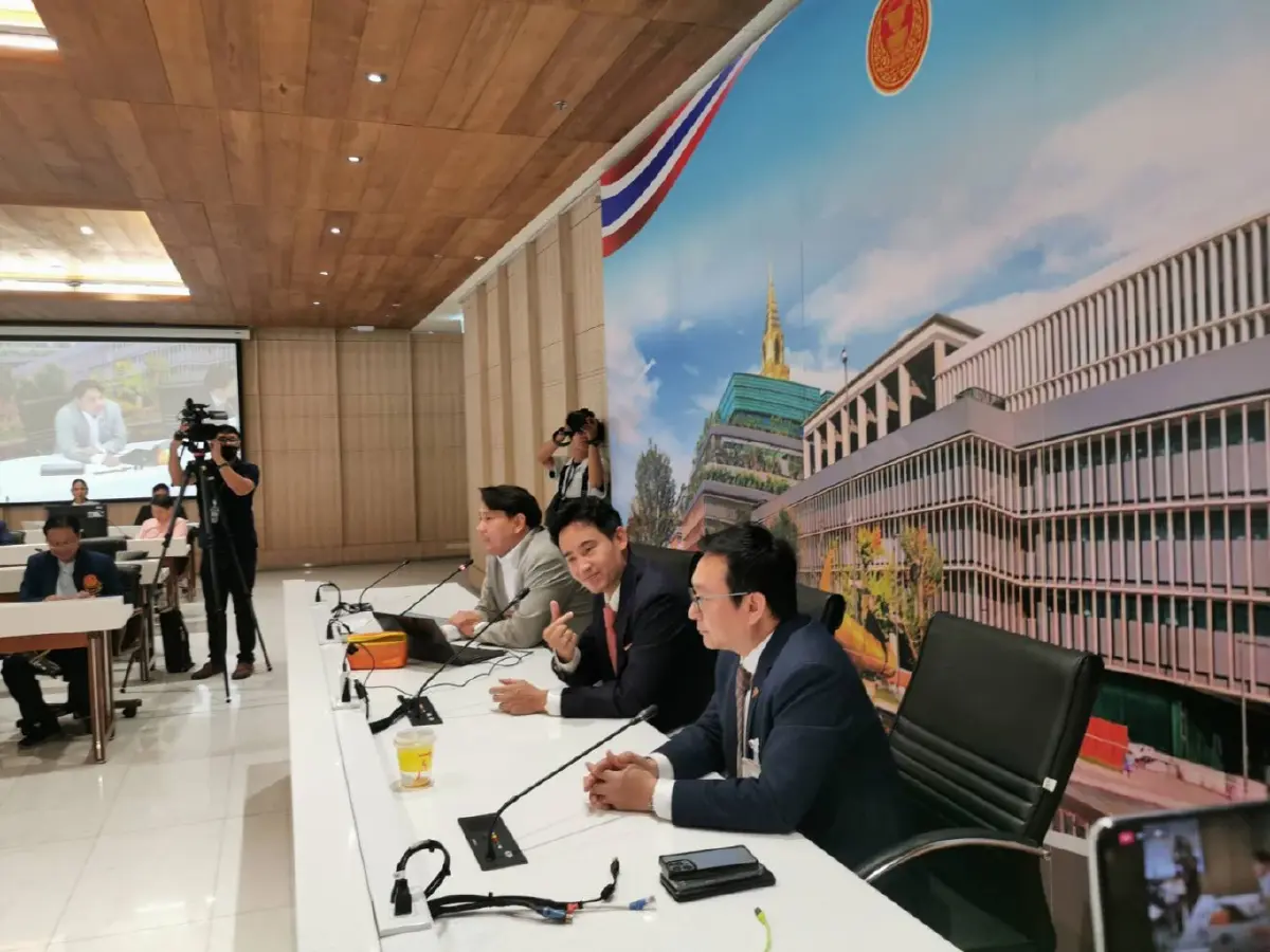 "พิธา" ดักคอ! พร้อมถอยให้ประเทศเดินหน้าต่อ แต่เพื่อไทยต้องลงเรือลำเดียวกัน!