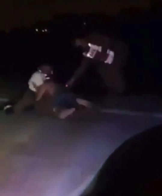 จับแล้ว! "อดีตดาบตำรวจ" ช็อตไฟชิงรถพ่อค้า แต่งครึ่งท่อนหวังตบตา จนท.