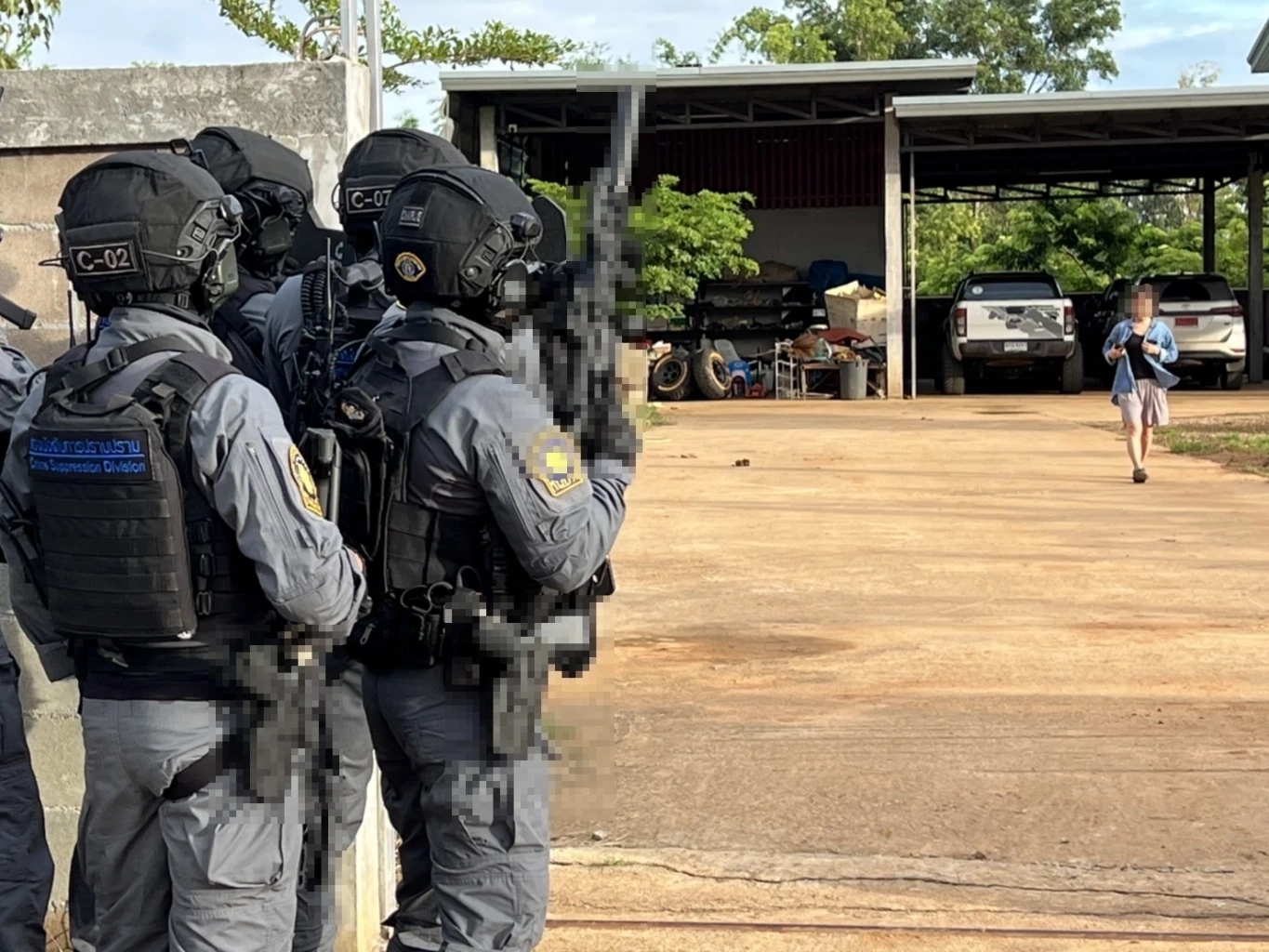 บุกรวบ 2 ตัวการเครือข่ายหลอกดาวน์รถป้ายแดง ส่งขายเมียนมา