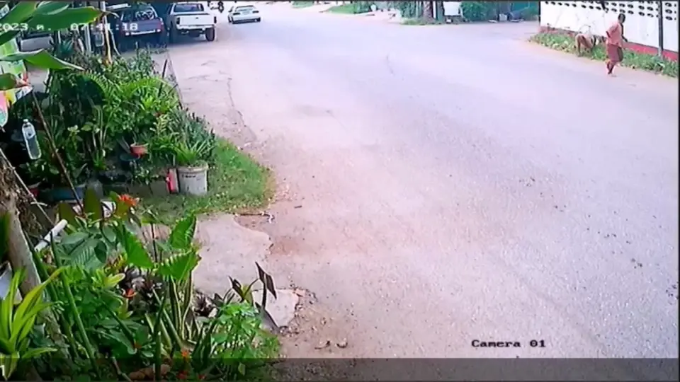 เปิดภาพวงจรปิด สองผู้ต้องขังปีนกำแพงหนี ก่อนถูกรวบ