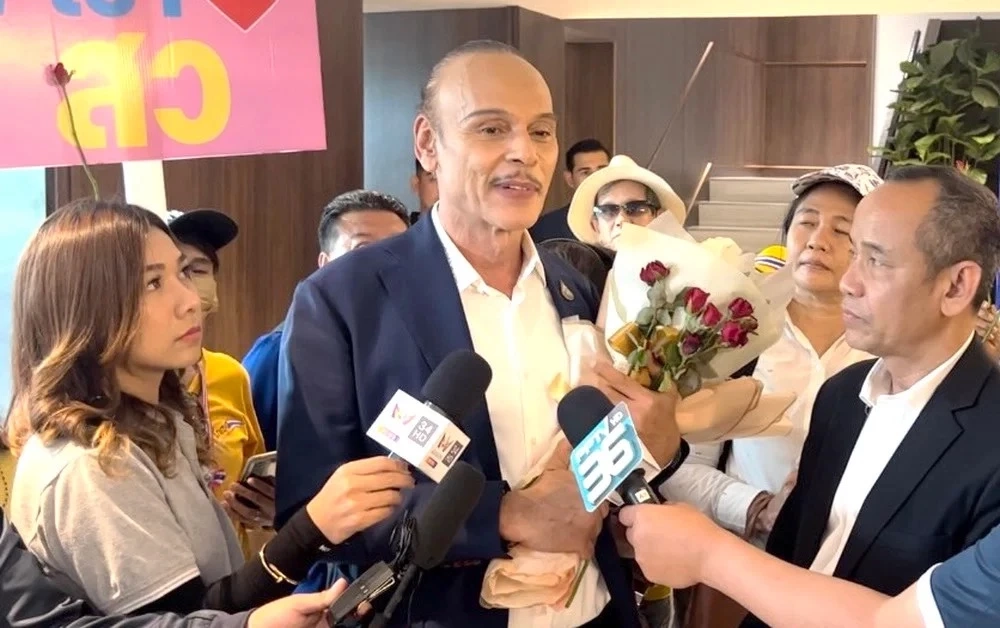 "ชาดา" แจงชัด หลังมีคลิปคอกระตุก-พูดคนเดียว ออกเผยแพร่ในโลกโซเชียล 