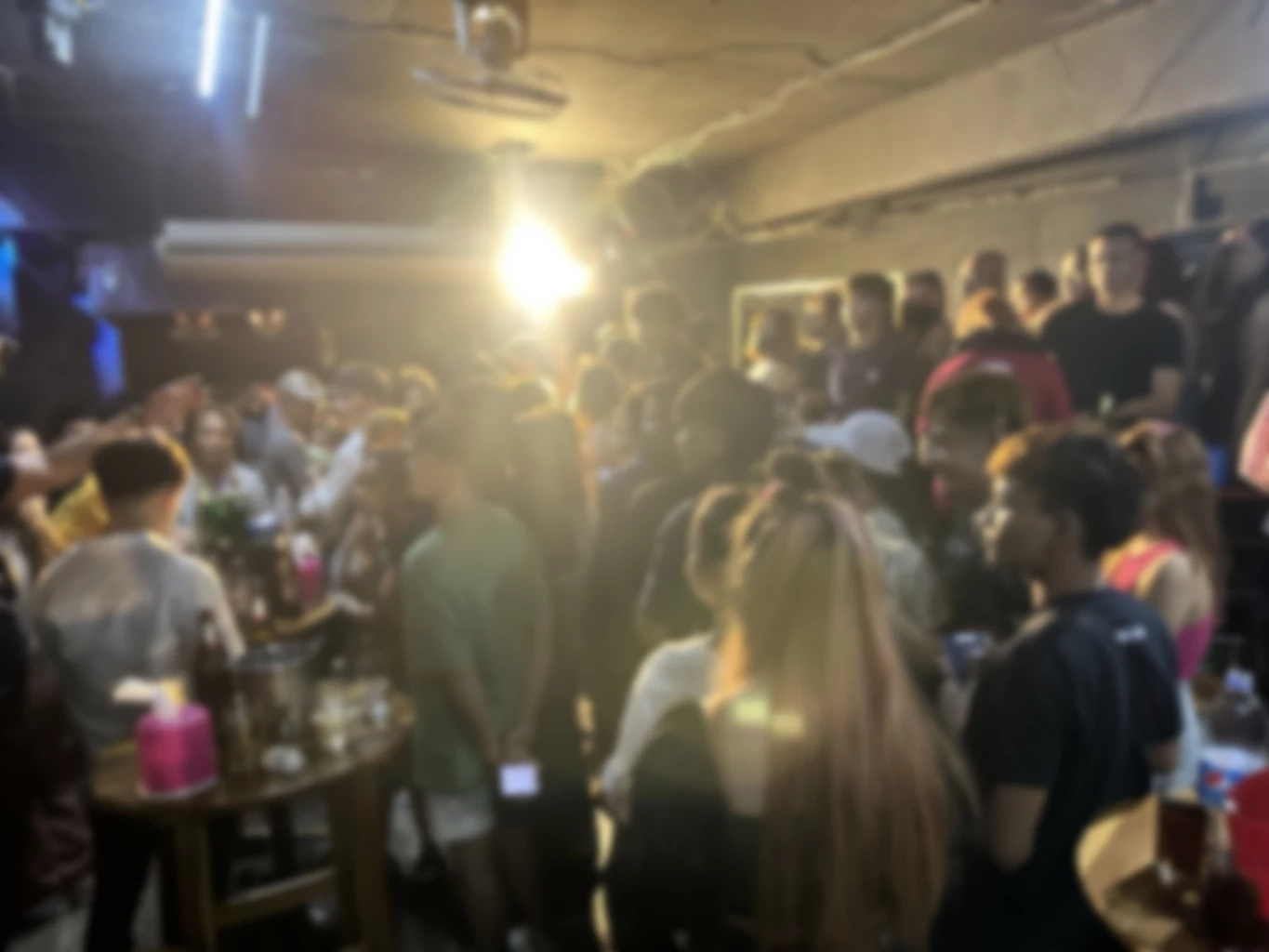 กรมการปกครอง บุกจับร้านลาบ ลอบเปิดผับต่างด้าวกลางกรุง