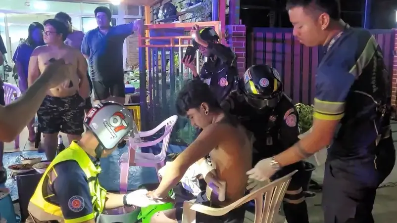 อย่าให้คนง่วงโมโห! พี่เมาจะนอน ปลุกน้องให้ขยับแต่ไม่ตื่น ใช้มีดแทงสาหัส