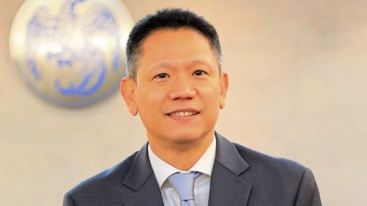 นายลวรณ แสงสนิท อธิบดีกรมสรรพากร 