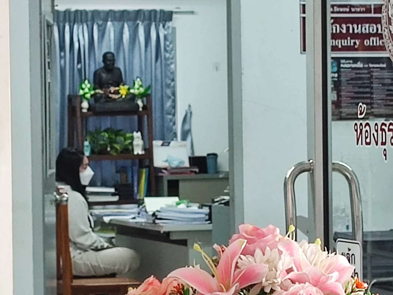 ตำรวจสอบสวน หญิงสาวที่อยู่ในรถยนต์ขณะมือปืนสังหาร "เสี่ยโก้"