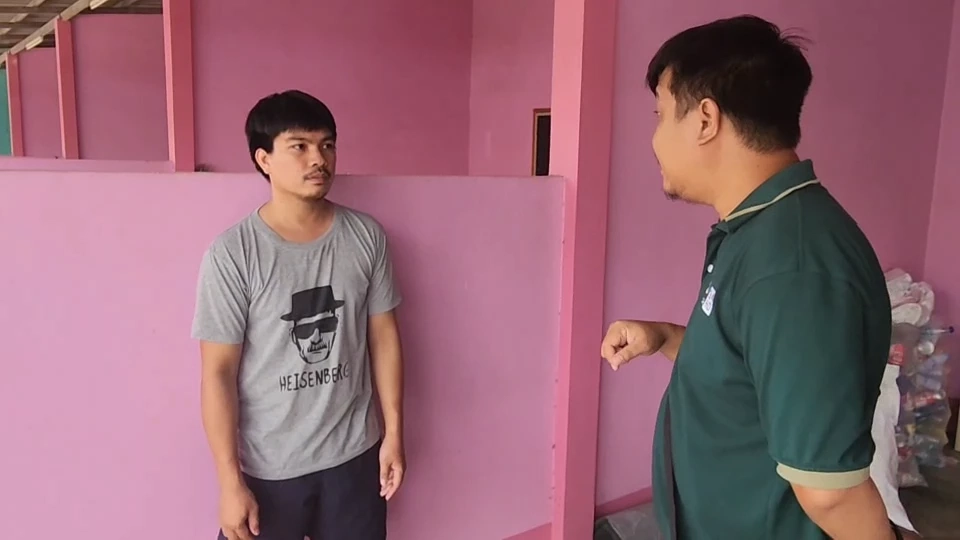 จีรวัตร ขำนาญเวช (เสื้อเทา)