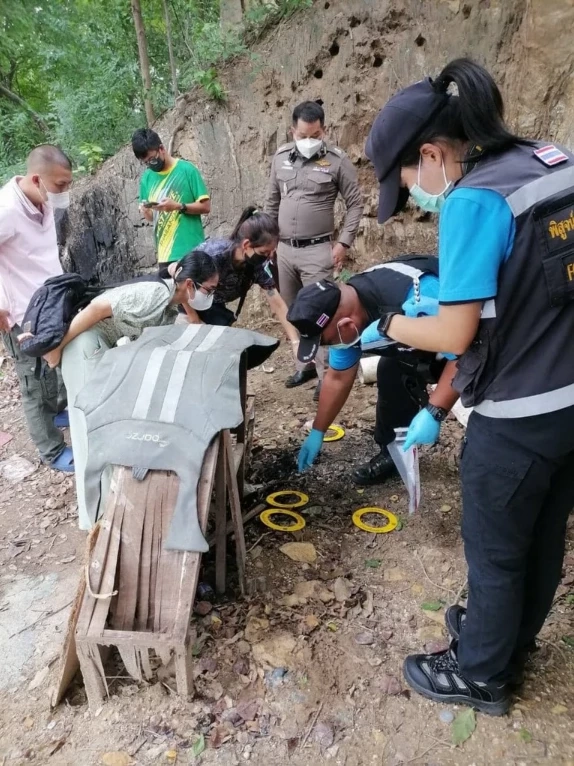 ทรัพย์สินของนางดารัณ ที่พบถูกเผาบริเวณท่าน้ำ