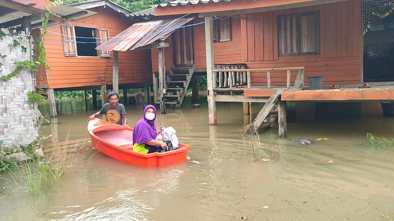 สาหัส! สถานการณ์น้ำป่าทะลักสตูล ขยายวงกว้าง ท่วมครบแล้ว 7 อำเภอ