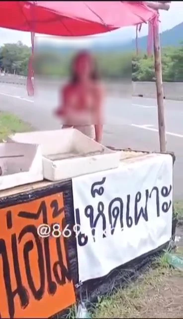 วิจารณ์สนั่น! สาวเปลือยอกทำคอนเทนต์ขายเห็ดเผาะ คาดโฆษณาเว็บพนัน