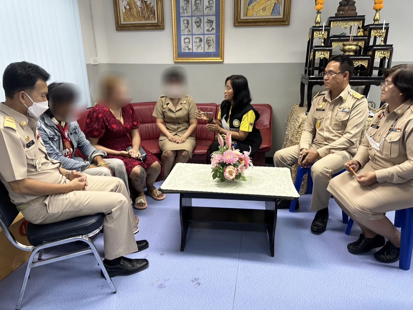 ครูสาวไหว้ขอโทษ สั่งถอดกระโปรง อนุบาล 2 เพราะเขียนไม่สวย แม่ยืนกรานเอาผิด