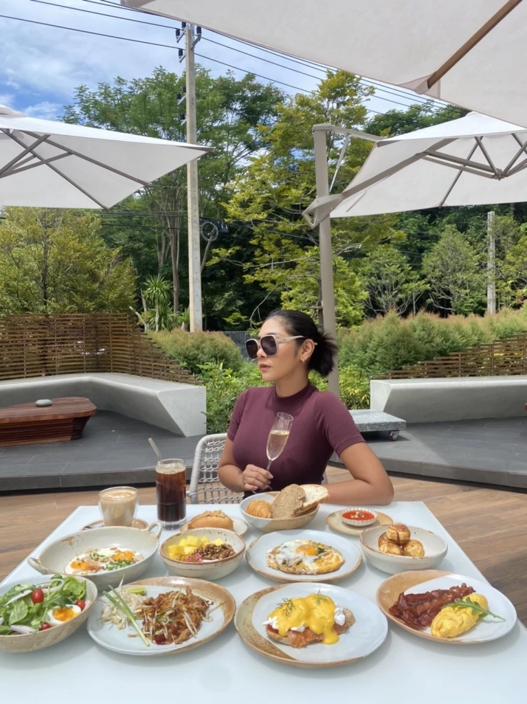 ถ่ายรูปชิคๆพร้อมทานอาหารมื้อหรู ที่โฮเทลมิส เขาใหญ่